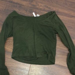 Longe sleeve army green slightly cropped shirt